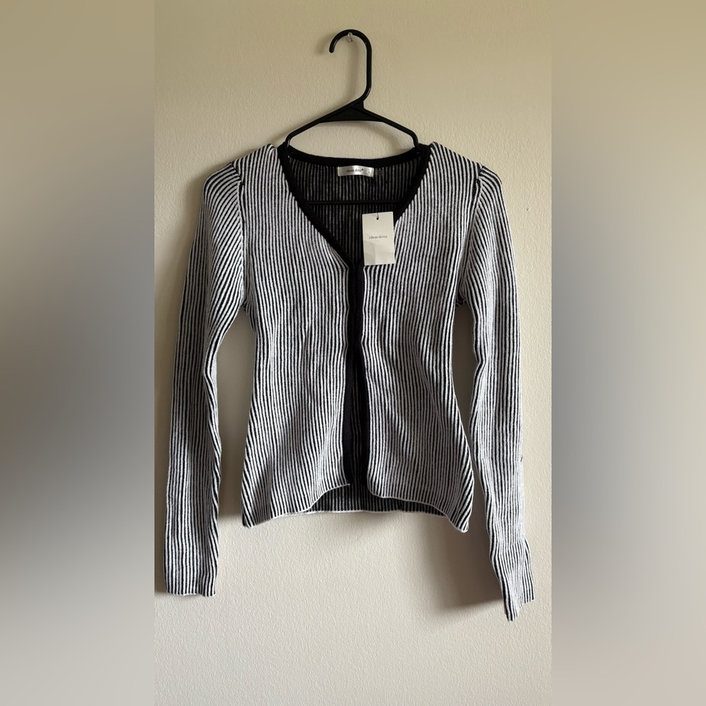 NanaMacs Flirty Finds Ribbed Two-Tone Hook Front Sweater Top Black White Small